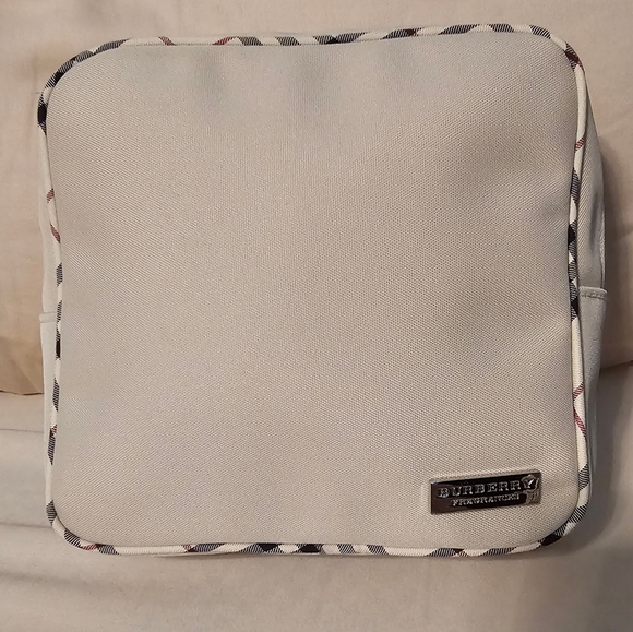 Burberry Fragrances Cream Nova Check Travel Toiletries Case EUC - Picture 3 of 14